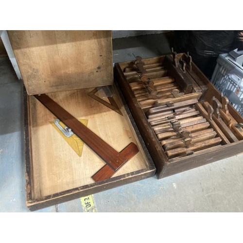 530 - Cased T square & a box of 27 wood working planes