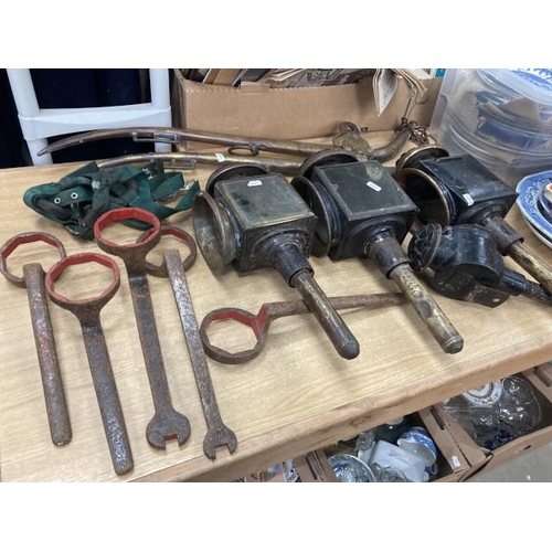 554 - Pair of vintage brass hames, 3 vintage coaching lamps and one other, 4 vintage spanners etc