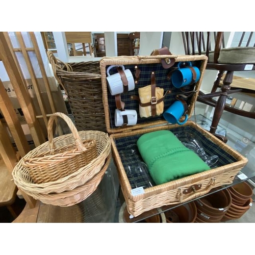 93 - Wicker log basket, wicker picnic basket, wicker trug etc