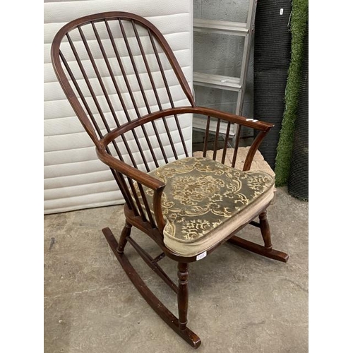 94 - Good quality oak Windsor rocking chair 100H 58W 70D