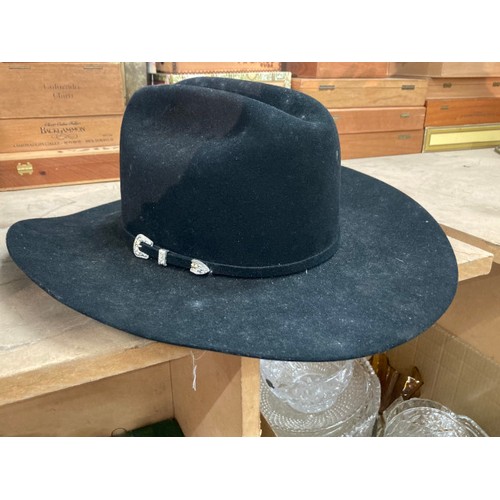 519 - M.L.Leddy’s ‘Leddy Cash’ rodeo hat (size  60 or 7 1/2) and a Cavender’s Boot City hat case