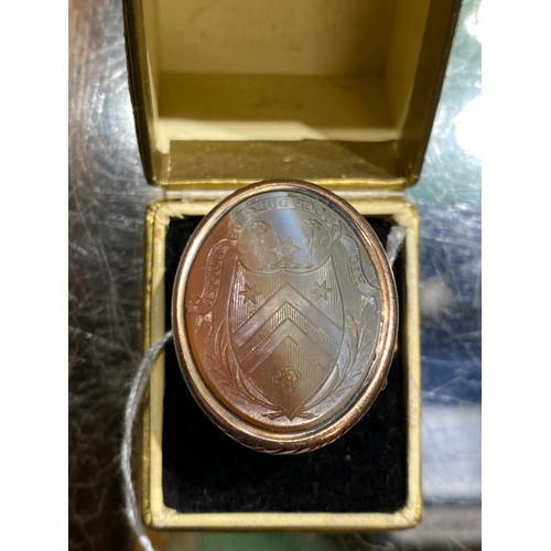 380 - Gold tone gentleman’s seal ring ‘HIC DULCE DULCIUS SUPRA’ (believed to be gold but hallmark worn) si... 