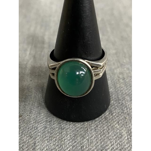 349 - Vintage silver 1960's/70's jade cabochon ring, size R