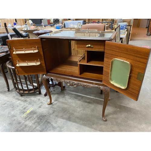 202 - Walnut cocktail cabinet on cabriole legs 109H 90W 46D