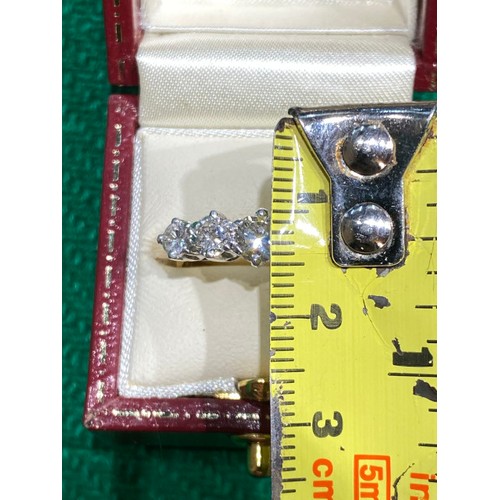 272 - 18ct gold 5 diamond ring approx. 1.5-1.75 carats size O 1/2