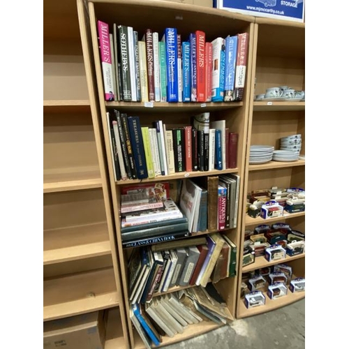 224 - 4 good shelves of books relating to antique furniture, book collecting, auction catalogues, ceramics... 