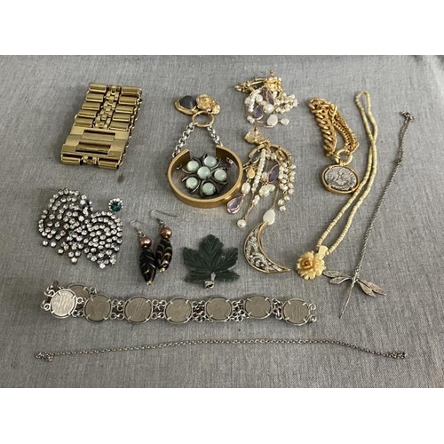 278 - A box of assorted costume jewellery including a Michael Kors bracelet, brooches etc