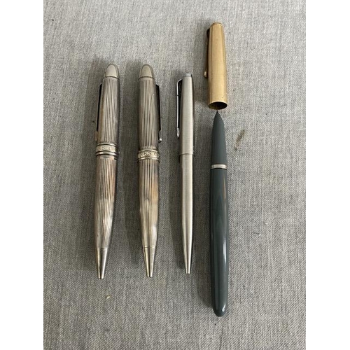 292 - Pens: Parker Vio 12ct rolled gold fountain pen, Parker ball point pen and 2 Links of London 'Robert ... 