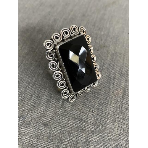 294 - 925 Silver and gem set ring (size P)