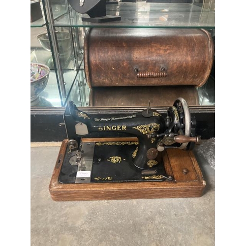 313 - Vintage Singer sewing machine F9314992