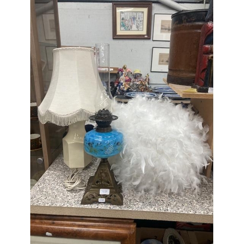 384 - Cast based oil lamp, white feather ceiling shade & a cream ceramic table lamp with shade