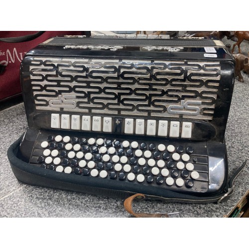 198 - Good quality Paolo Soprani button accordion