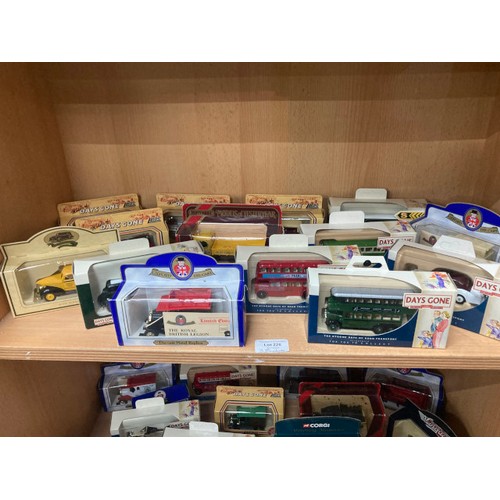 226 - 38 boxed model vehicles inc. Days Gone Vanguards, Corgi Motoring Memories, Lledo Days Gone etc.