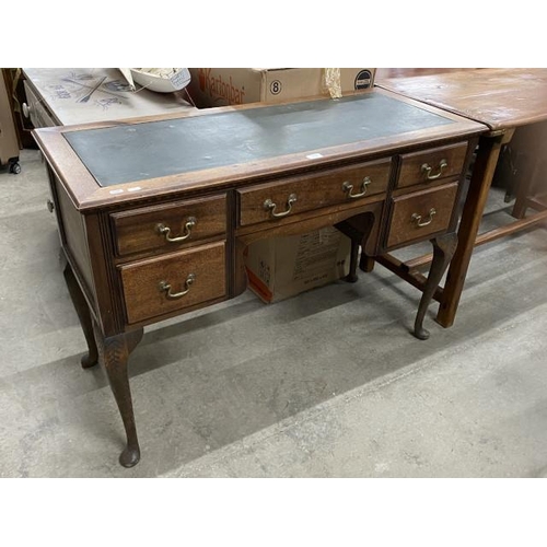 51 - Edwardian oak ladies writing desk with Queen Anne legs and a black leather inset 81H 118W 51D