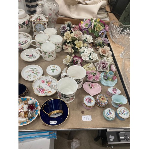 483 - Nice assortment of collectables including Czechoslovakian tea wares (36 pieces), Villeroy & Boch Des... 