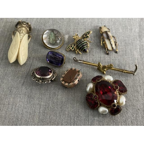 309 - Collection of antique brooches