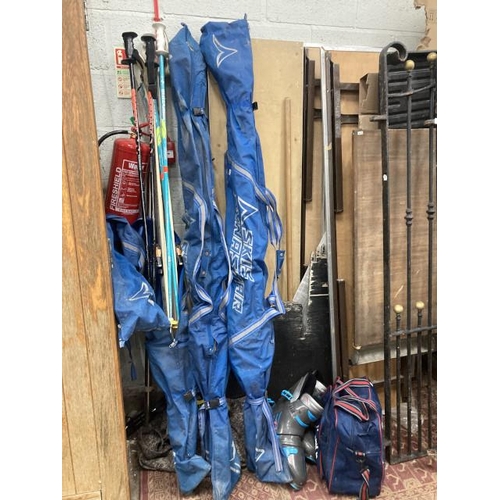 572 - Assorted skis, poles and boots etc