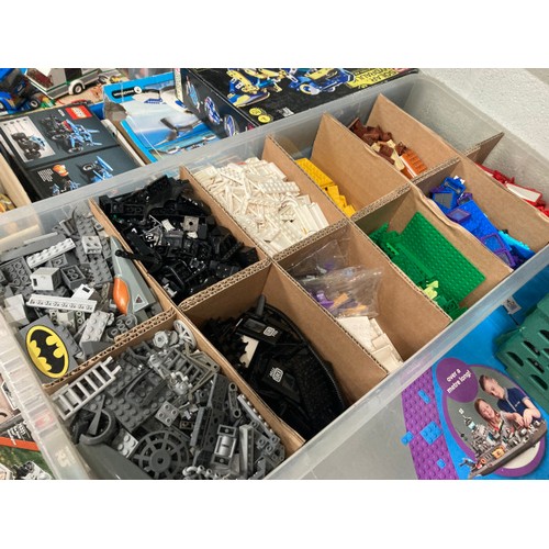 380 - Extensive collection of mainly Lego sets, Lego books, Lego figures, packs of Lego incredible inventi... 