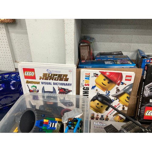 380 - Extensive collection of mainly Lego sets, Lego books, Lego figures, packs of Lego incredible inventi... 