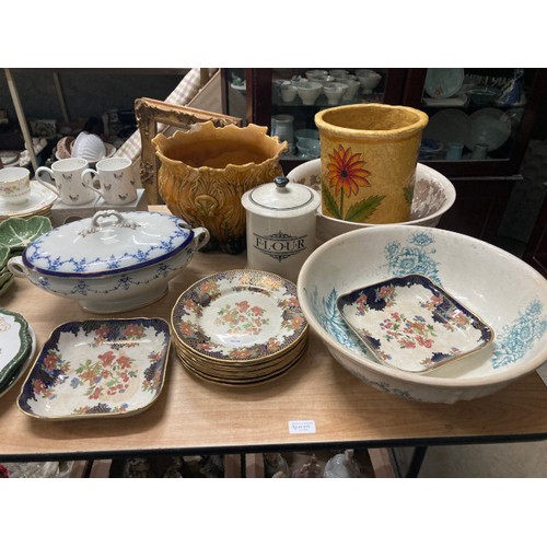 414 - Good collection of tea and dinner wares including Crown Staffordshire Pear blossom (22 pieces), Wedg... 