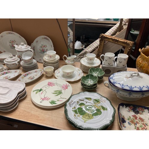 414 - Good collection of tea and dinner wares including Crown Staffordshire Pear blossom (22 pieces), Wedg... 