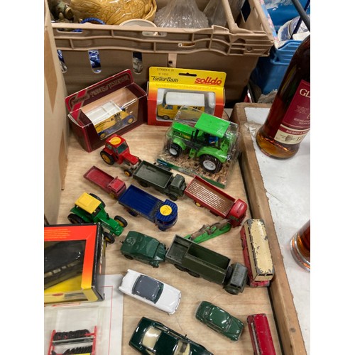 512 - Assorted play worn vehicles, boxed Solido Citroen C35 and Renault 18, boxed CORGI 425 taxi, tray of ... 