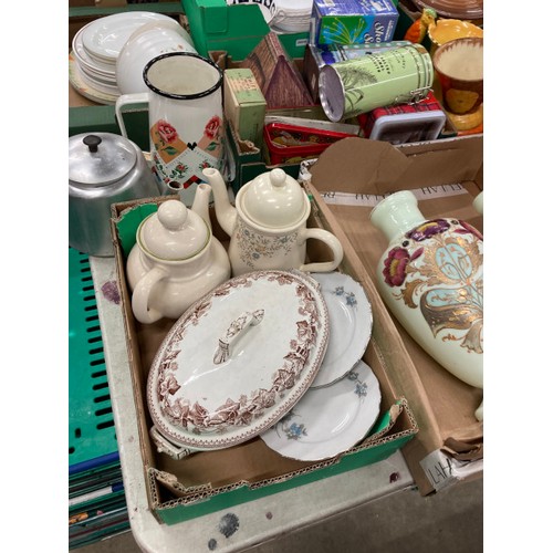 527 - Good quantity of assorted collectables including glass wares, mugs, tea wares, porcelain thimbles, A... 