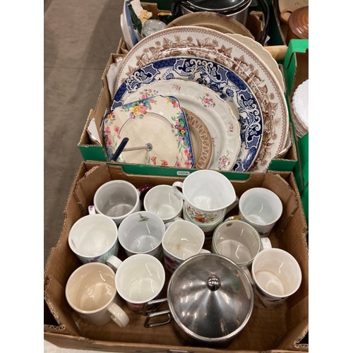 527 - Good quantity of assorted collectables including glass wares, mugs, tea wares, porcelain thimbles, A... 