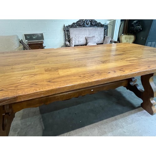 121 - Good quality oak farmhouse refectory table 79H 260W 116D (please note a burn mark the size of a 2p t... 