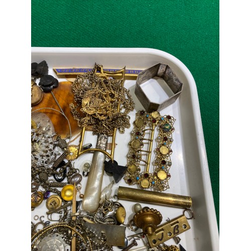 319 - Tray of collectables including Barker Brothers Silver Ltd, Birmingham 1858 silver napkin ring, gilt ... 