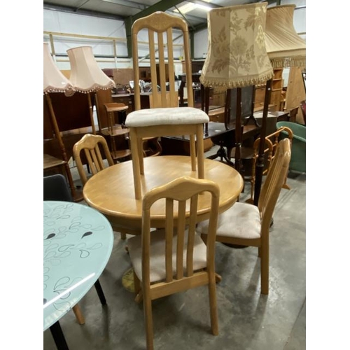 133 - Rubberwood pedestal table 75H 106cm diameter and 4 chairs