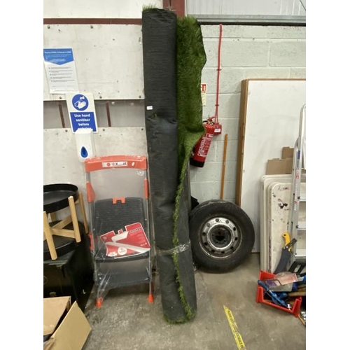 170 - 2.2 x 2.7M astro turf (new)