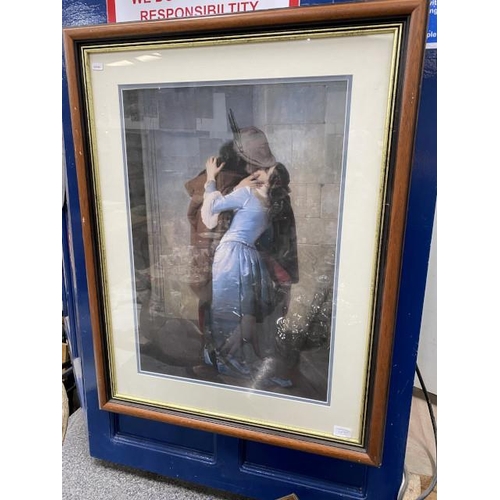 211 - Framed 'The Kiss' print by Italian artist Francesco Hayez 70x92cm