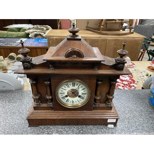 219 - Oak cased mantel clock with Smith's Enfield movement with key, no pendulum (Untested - sold as seen)