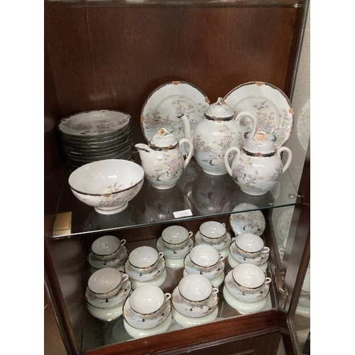 395 - Japanese Kutani tea service, 39 pieces