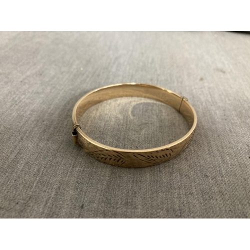 490 - 9ct gold metal core bangle 15.8g