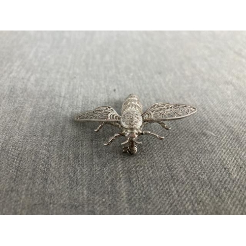 501 - 925 silver articulated bee/bug brooch