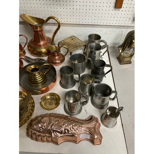 391 - Collection of copper, pewter & brass inc. pans, pitchers, tankards, kettle, trivet etc.