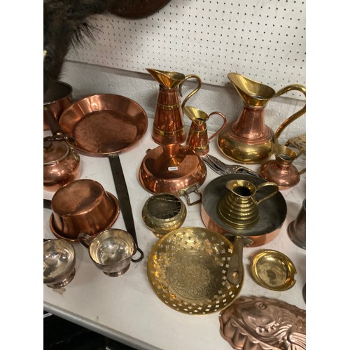 391 - Collection of copper, pewter & brass inc. pans, pitchers, tankards, kettle, trivet etc.