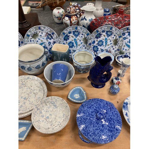 472 - Collection of blue and white china including Royal Staffordshire bowls and plates, Scilla by Lillian... 