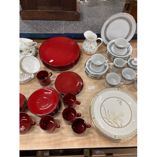 473 - Large collection of assorted table wares and collectables including Winterling W Germany tea set (21... 