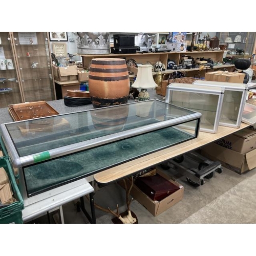 488 - 2 display cabinets with one glass shelf and 2 glass sliding doors 40H 50W 20D and 1 glass table top ... 