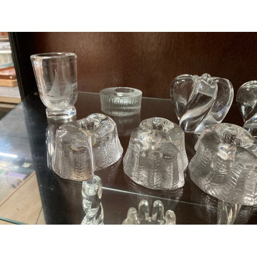 422 - Nice collection of mixed collectable glass inc. pair of Orrefors candle holders, Orrefors vase, Holm... 