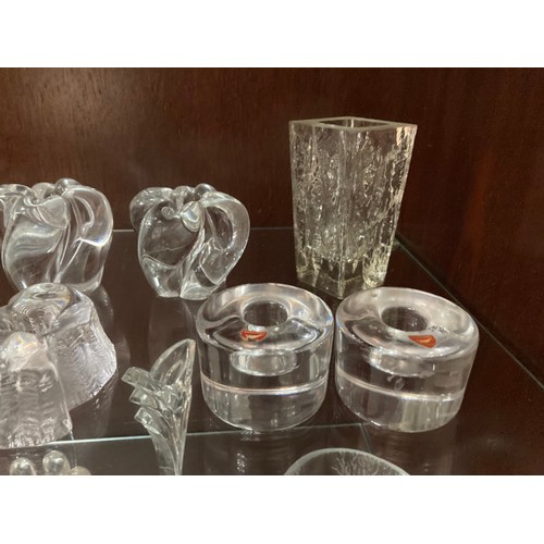 422 - Nice collection of mixed collectable glass inc. pair of Orrefors candle holders, Orrefors vase, Holm... 