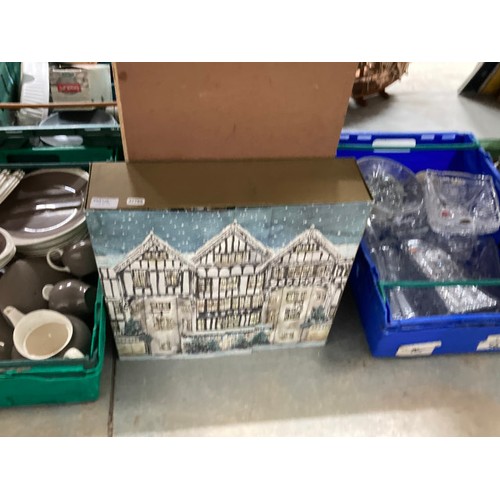 462 - 13 boxes of pottery, figurines, pictures, collectables, glassware, magazine rack, chess pieces, oak ... 