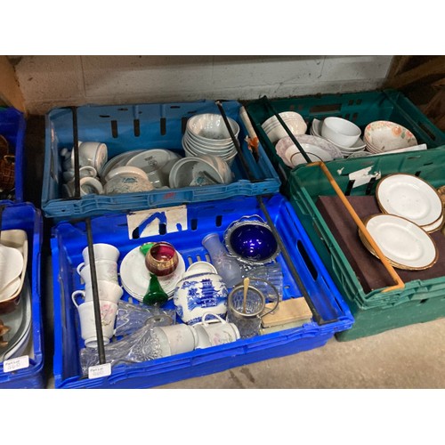 460 - 16 crates of pottery, glassware, kitchen wares, part tea/dinner sets inc. Alfred Meakin, Royal Doult... 