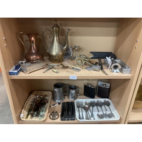 207 - 2 shelves of mixed metal collectables inc. tankards, 2 hip flasks, horn, shoe pin case, cutlery, spe... 