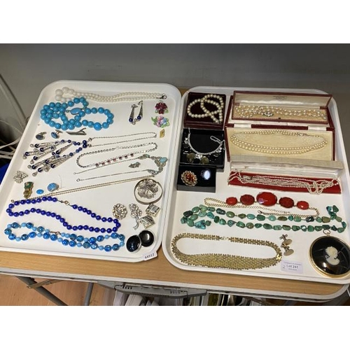 241 - Two trays of jewellery inc. vintage, costume, pearls, gemstones, Bakelite, diamante, paste etc.