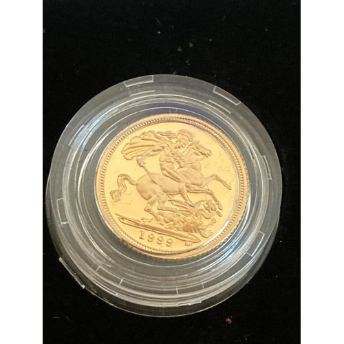 250 - Cased 1999 gold half Sovereign (4g)