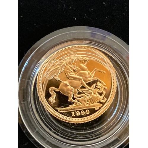 248 - Cased 1999 gold half Sovereign (4g)